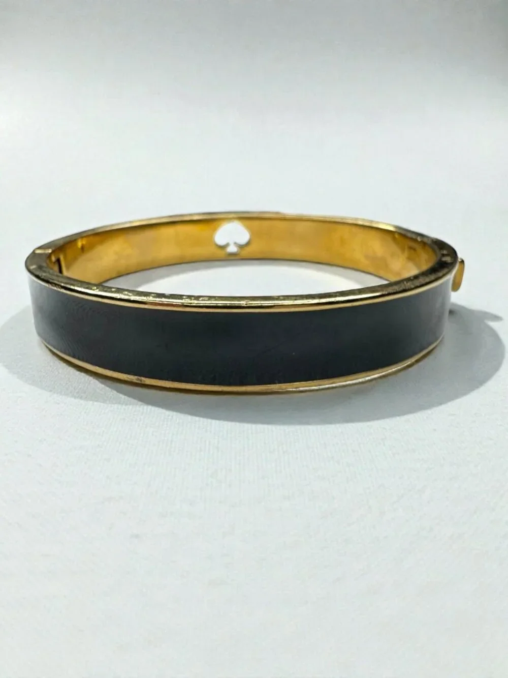 Kate Spade New York Black Enamel Spade Logo Gold Tone Hinged Bangle Bracelet - Picture 6 of 9